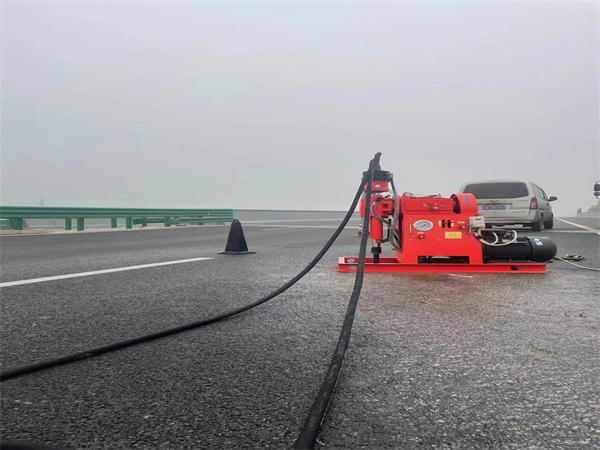 兴国马路路基路面开裂下沉注浆加固灌浆